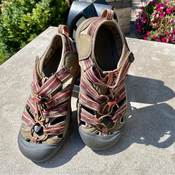 Keen Hiking Closed Toe Sandals Boys Size 5 US Waterproof Outdoors Tan Orange - Picture 11 of 16